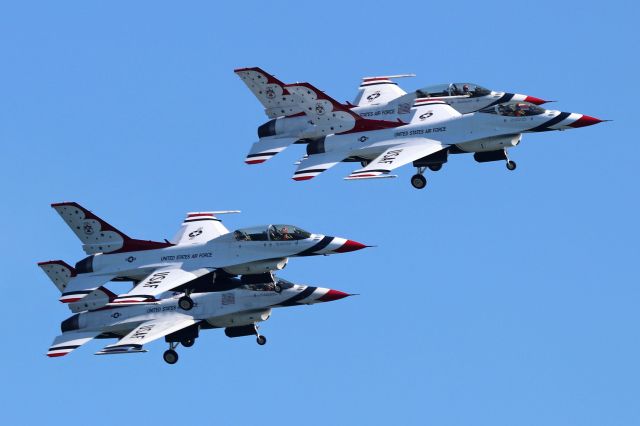 Lockheed F-16 Fighting Falcon — - USAF Thunderbirds during the Cleveland Air Show on 2 Sept 2019 as seen from Lake Erie. 