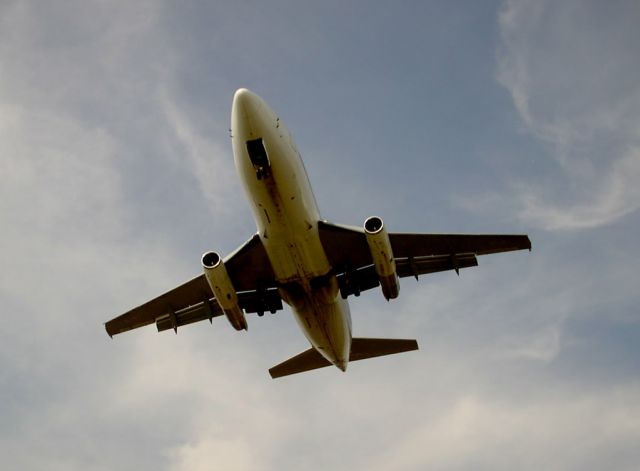 Boeing 737-700 — - B737-200 that occasionally flies in/out of KYNG used for KACY casino charters on final into Rwy 24, September 2004.