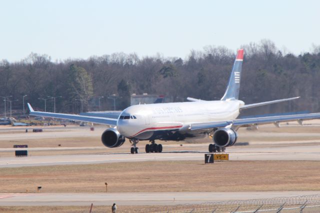 Airbus A330-300 (N273AY)
