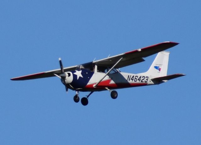 Cessna Skyhawk (N46423) - This photo was taken on 3-29-20, at 1755, as N46423 flew across the north part of my property, east to west. I also have a photo of a flight on 11-16-19 at 1549, taken from my front porch. 