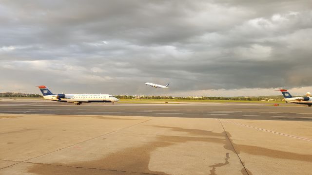 Canadair Regional Jet CRJ-100 (N438AW)