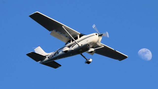 Cessna Skylane (N664PB)