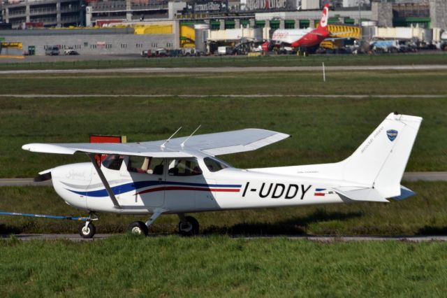 Cessna Skyhawk (I-UDDY)