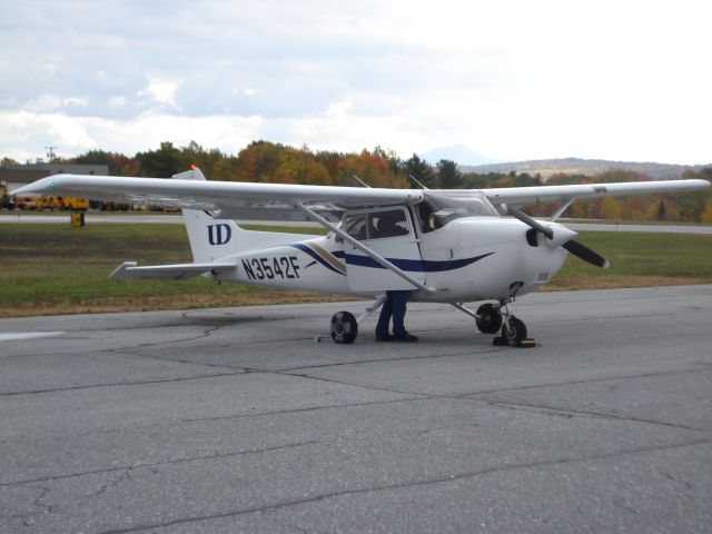 Cessna Skyhawk (N3542F) - University of Dubuques Cessna 172R in Burlington, Vermont (KBTV) in October 2007.