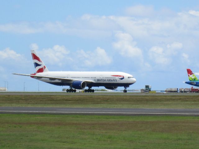 Boeing 777-200 (G-YMMR)