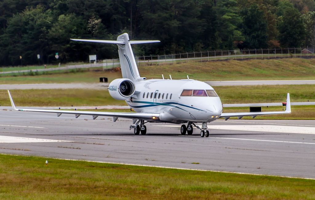 Canadair Challenger (N325JJ)