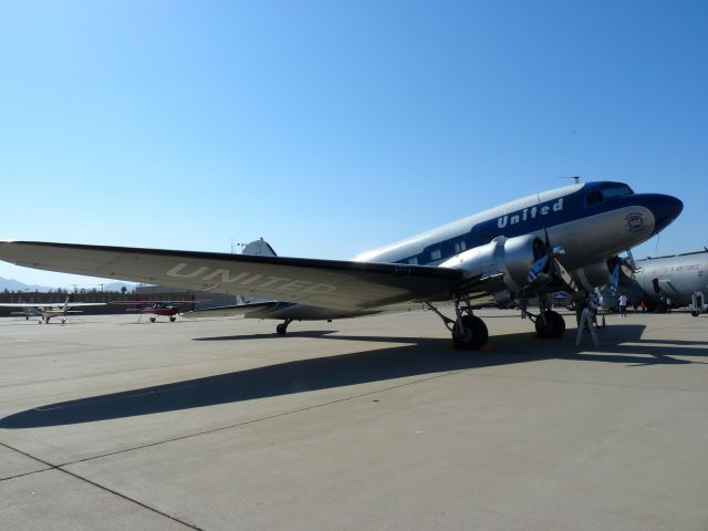 Douglas DC-3 (N814CL)