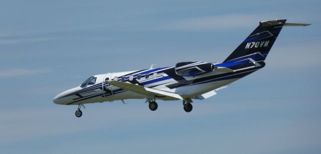 Cessna Citation CJ3 (N70VM) - On final is this 2017 Cessna Citation 525B in the Spring of 2020.