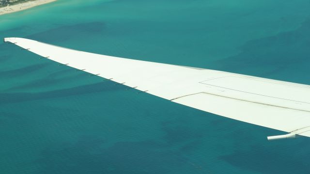 Boeing 787-9 Dreamliner (4X-EDD) - 19/05/2022: A wing view off the coast of Miami Beach after a take-off from Mia airport. Stunning ocean colors.
