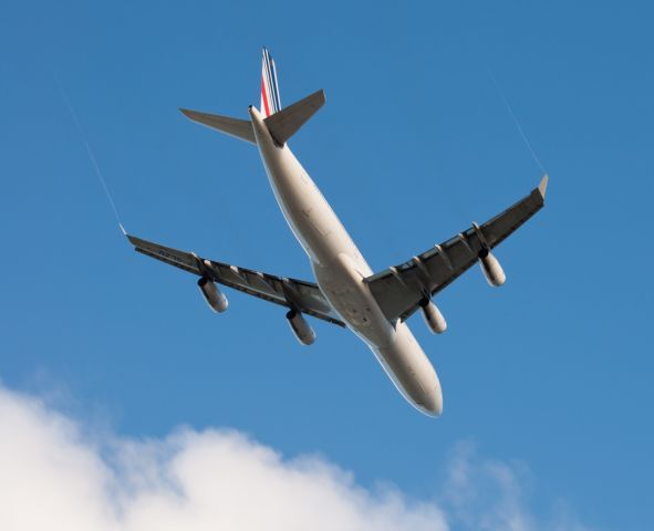 Airbus A340-300 (F-GLZU)