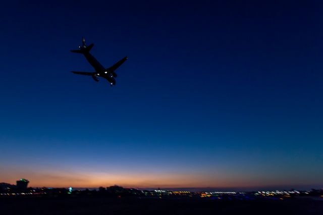 Airbus A320 — - On approach to KLGB