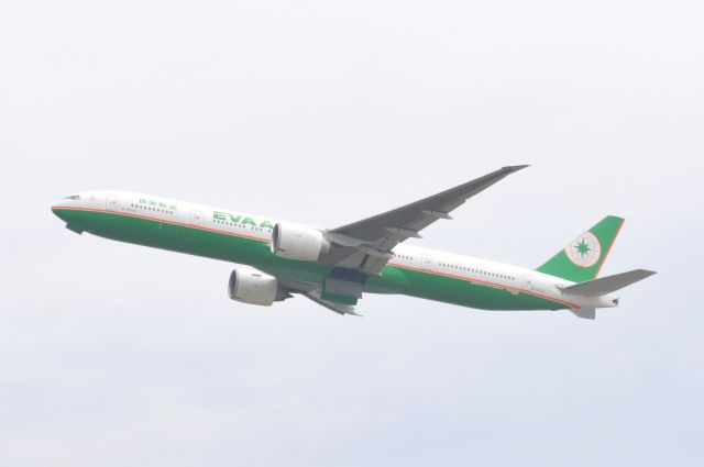 BOEING 777-300 (B-16716)