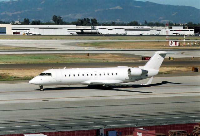 Canadair Challenger (N75983) - KSJC - new jet for United Express - prior Reg was C-FZUK and this in all white colors before painting in AEU colors taken July 2004.