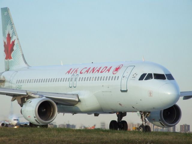 Airbus A320 (C-FDST) - Heading to CYOW (Ottawa)