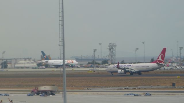 Boeing 737-800 (TC-JFU) - Two-in-one (ULS Cargo got shot too)br /Del to THY in 2000