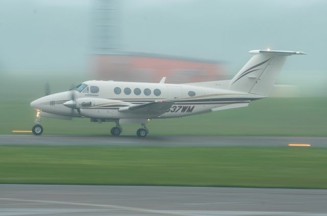 Beechcraft Super King Air 200 (N637WM) - Ohmestede Industrials B200 King Air takes off from EFD on a 300/2 ceiling and visibility kinda day 4/16/2021