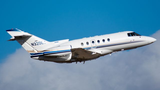 Hawker 800 (N320EJ)