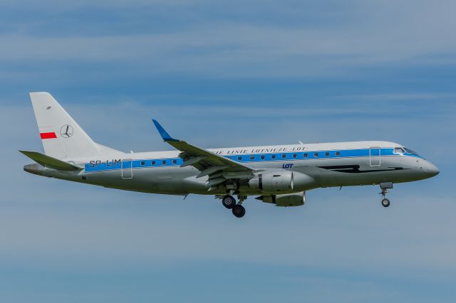 Embraer 175 (SP-LIM) - WAW SPOTTING