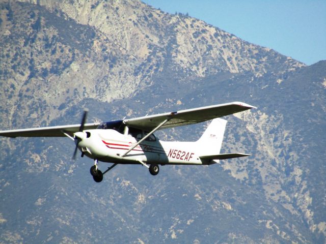 Cessna Cutlass RG (N562AF) - Taking off RWY 26R