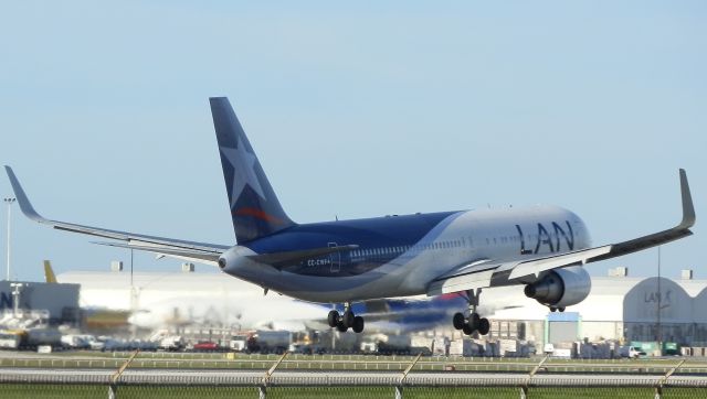BOEING 767-300 (CC-CWF)