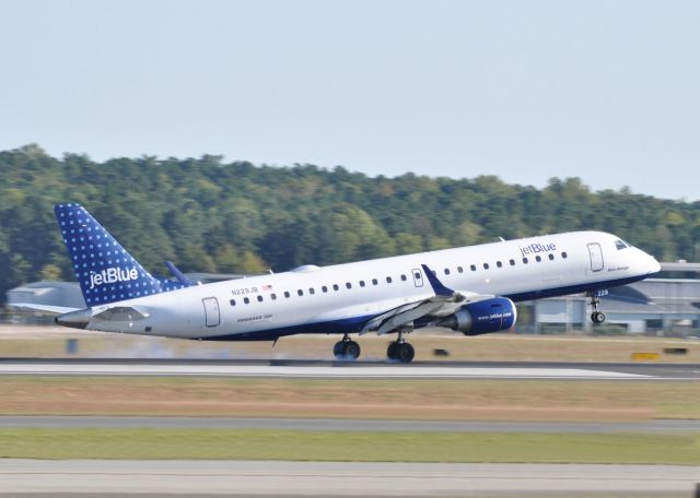 Embraer ERJ-190 (N229JB)