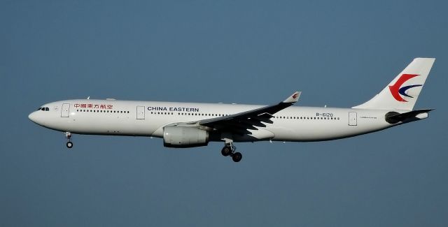 Airbus A330-300 (B-6120)