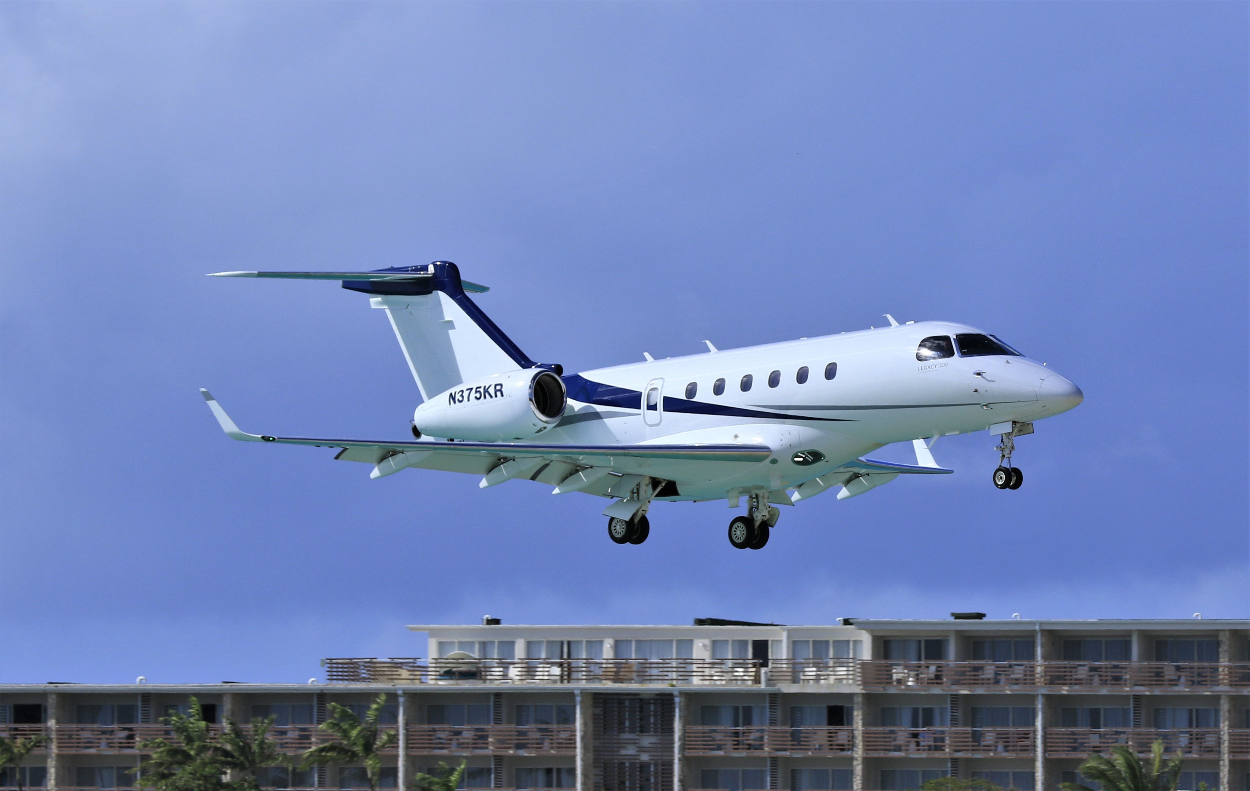 Embraer Legacy 550 (N375KR)
