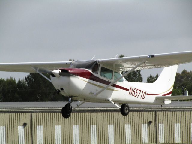 Cessna Skyhawk (N65710) - Taking off RWY 24