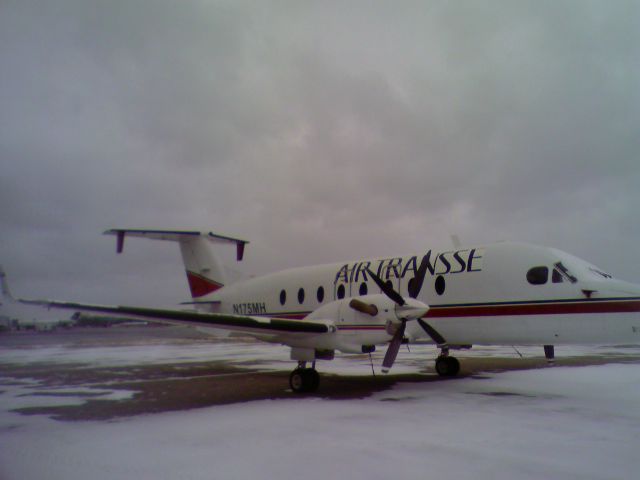 Beechcraft 1900 (N175MH)