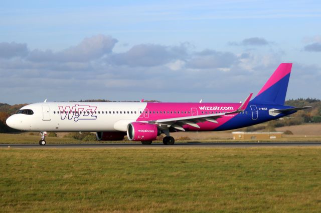 Airbus A321neo (G-WUKX) - Departing rwy 25 on 17-Nov-23 operating flight WUK4499 to LTFM.