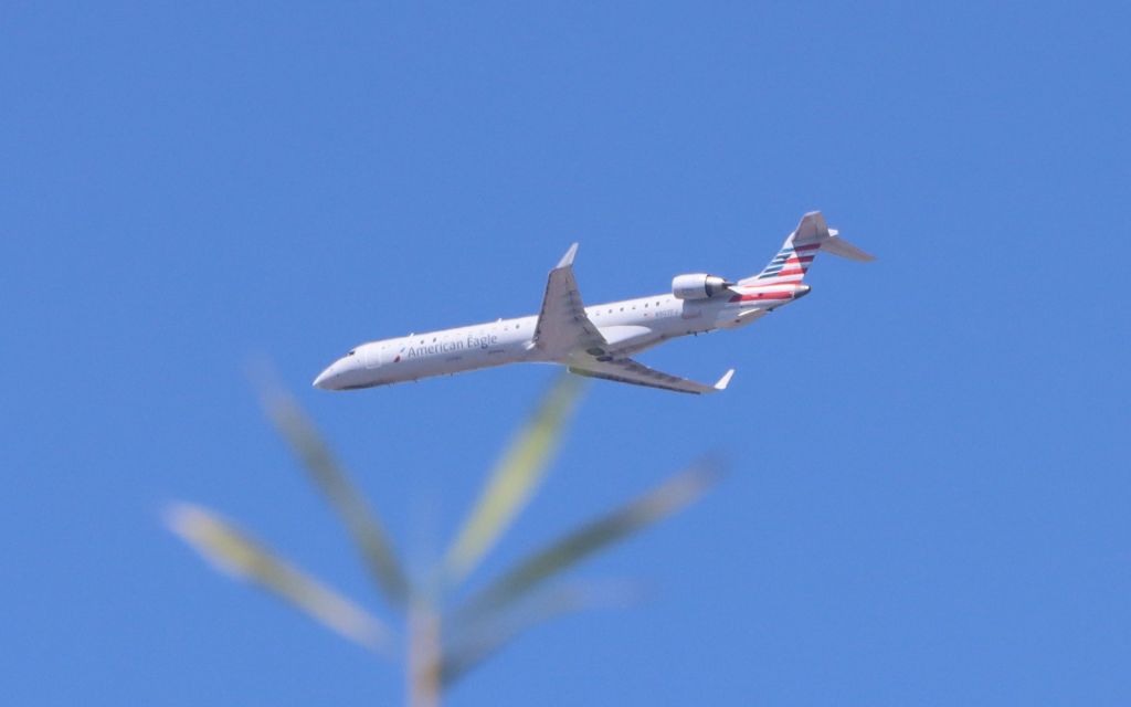 Canadair Regional Jet CRJ-900 (N907FJ)