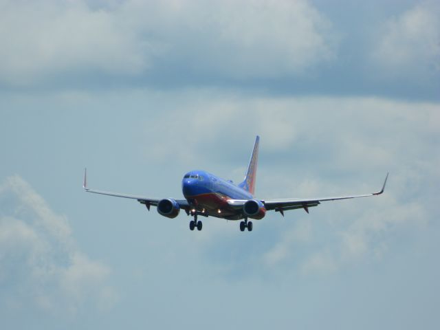 Boeing 737-700 (N269WN) - A Southwest Airlines Boeing 737-7H4 on final approach to Runway 1 at ALB. 