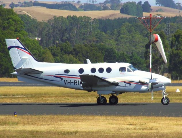 Beechcraft King Air 90 (VH-RIA) - This Hawker Beechcraft C90GTI, one of six registered in Australia is an occasional visitor to Wynyard, Tasmania but this is its first visit for 2016. Here it is taxing to the runway for a flight to Ballarat.