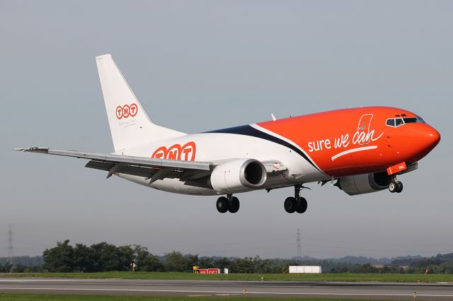 BOEING 737-300 (OO-TNC)