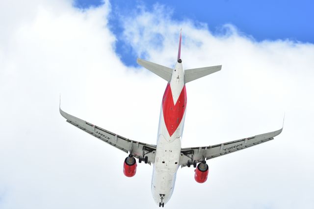 Airbus A320 (N748AV)