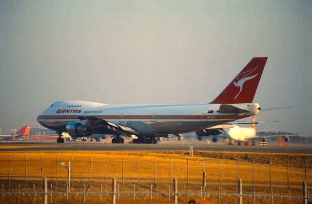 Boeing 747-200 (VH-EBJ) - Departure at Narita Intl Airport Rwy34 on 1989/01/02