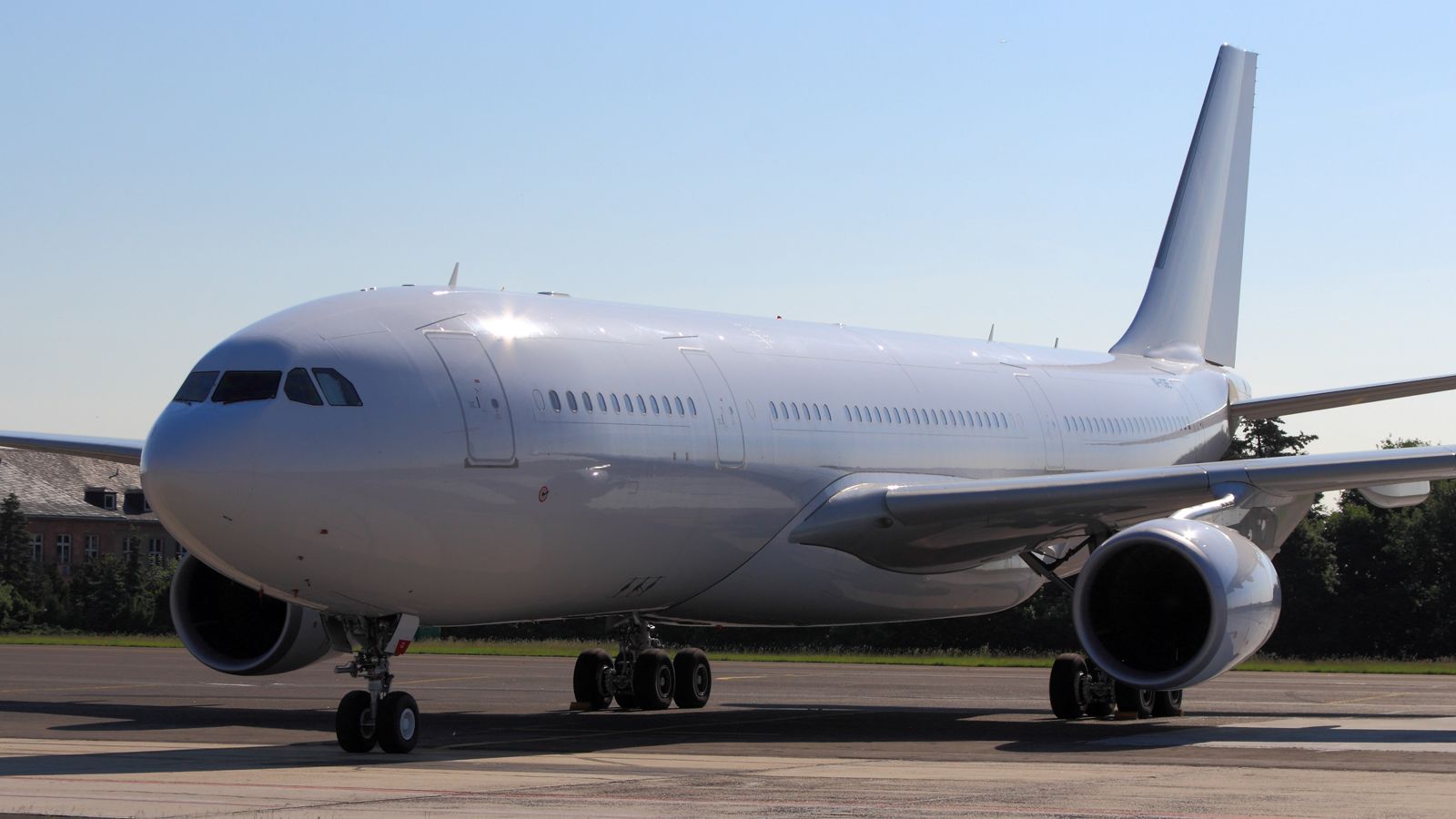 Airbus A330-200 (VP-CBE)