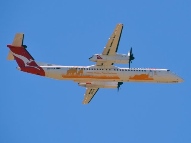 de Havilland Dash 8-400 (VH-QOW) - Getting airborne off runway 23. Wednesday 4th January 2012.