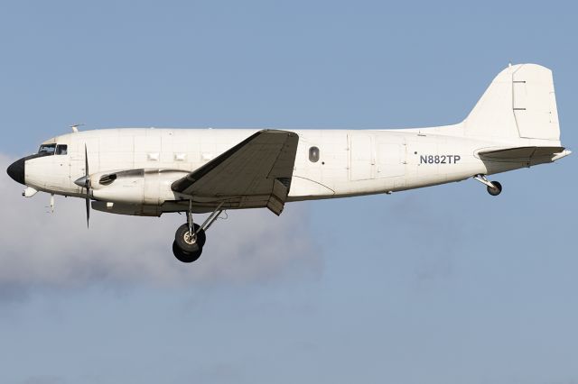 Douglas DC-3 (N882TP)
