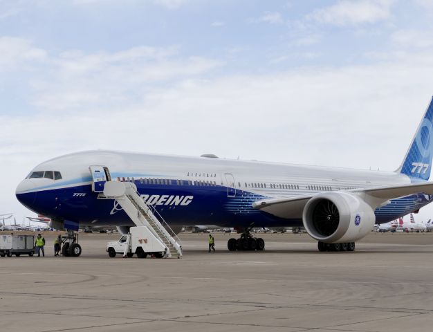 Boeing 777-200 (N779XW) - Waiting for crew to board.  Will soon fly back to Boeing field.