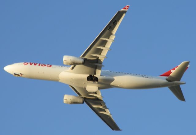 Airbus A330-300 (HB-JHI)