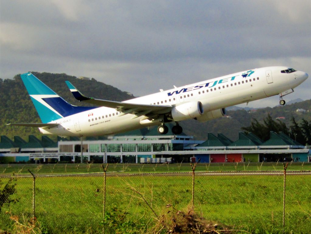 Boeing 737-800 (C-GJLS)