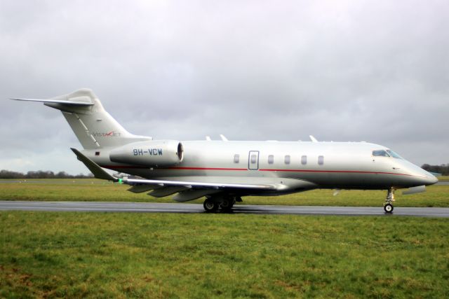 Canadair Challenger 350 (9H-VCW) - VistaJet Challenger 350 taxiing to depart rwy 03 on 26-Jan-23 heading for LOWI as VJT435.