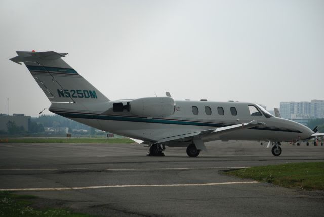 Cessna Citation CJ1 (N525DM) - Photo at Buttonville Airport Toronto, July 8/08. This very nice 1999 CJ had just arrived from Burke Lakefront Airport.