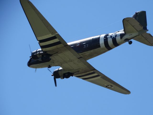 Douglas DC-3 (N345AB)