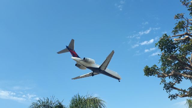 N929AT — - FINAL APPROACH 24R