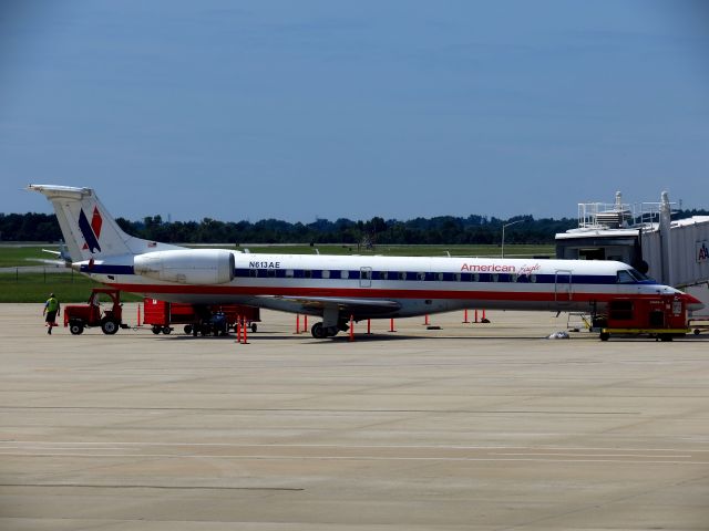 Embraer ERJ-145 (N613AE)