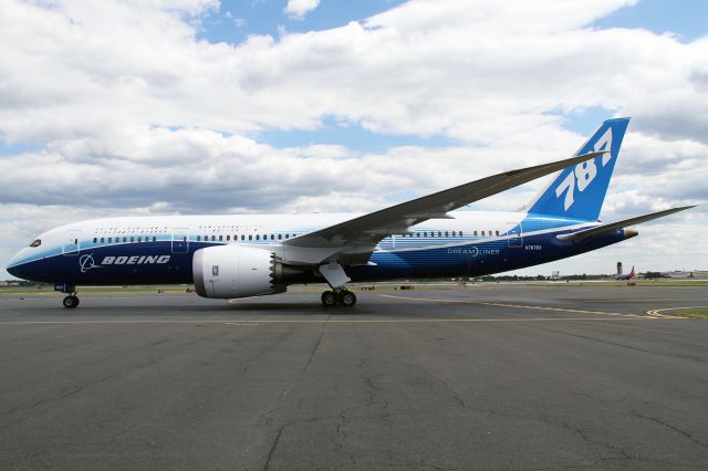 Boeing 787-8 (N787BX)