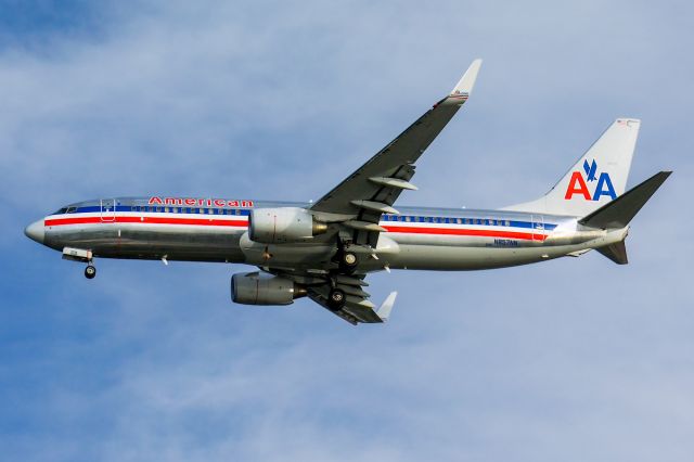 Boeing 737-800 (N857NN) - On final RWY 1L. Late afternoon arrival from KMIA. 01/19/2015.