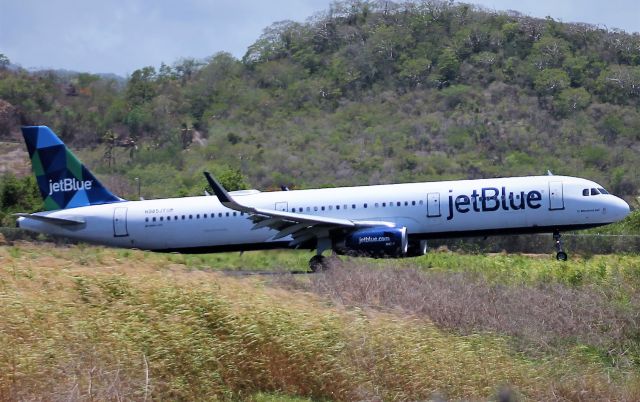 Airbus A321 (N965JT)